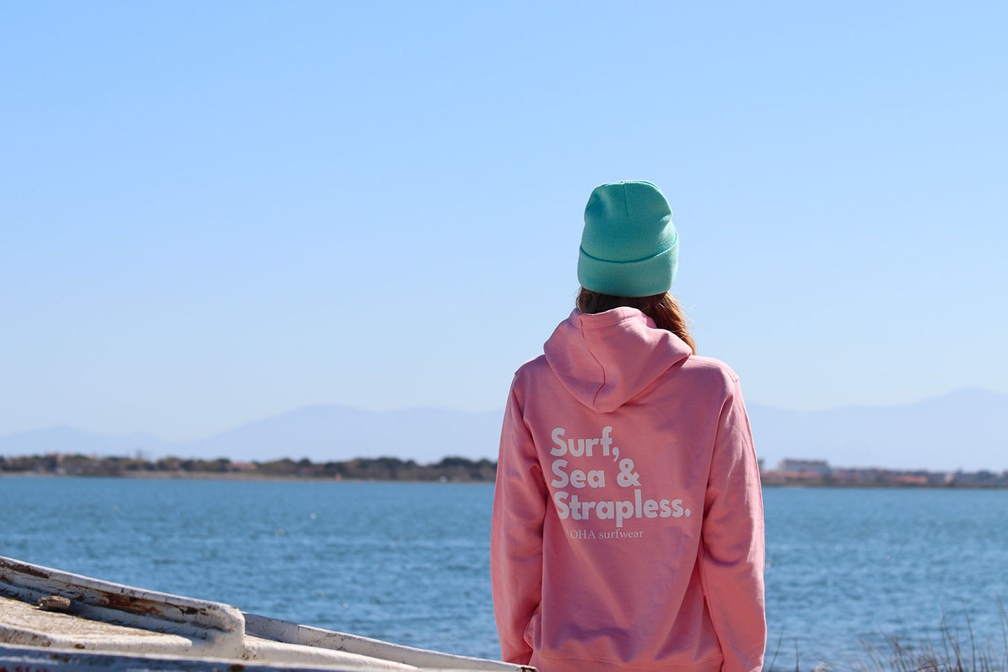 sweat a capuche rose unisexe avec ecriture dos surf strapless