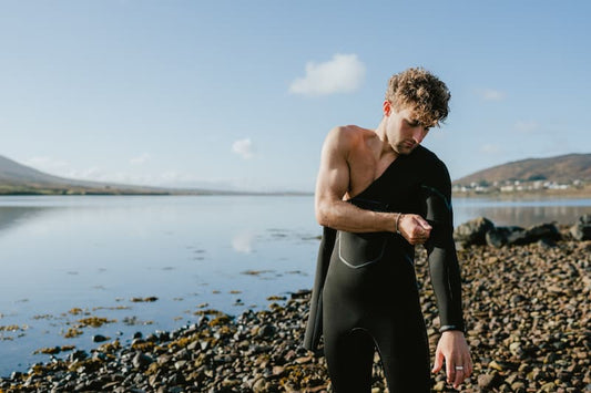 Que puis-je porter sous une combinaison de surf ?