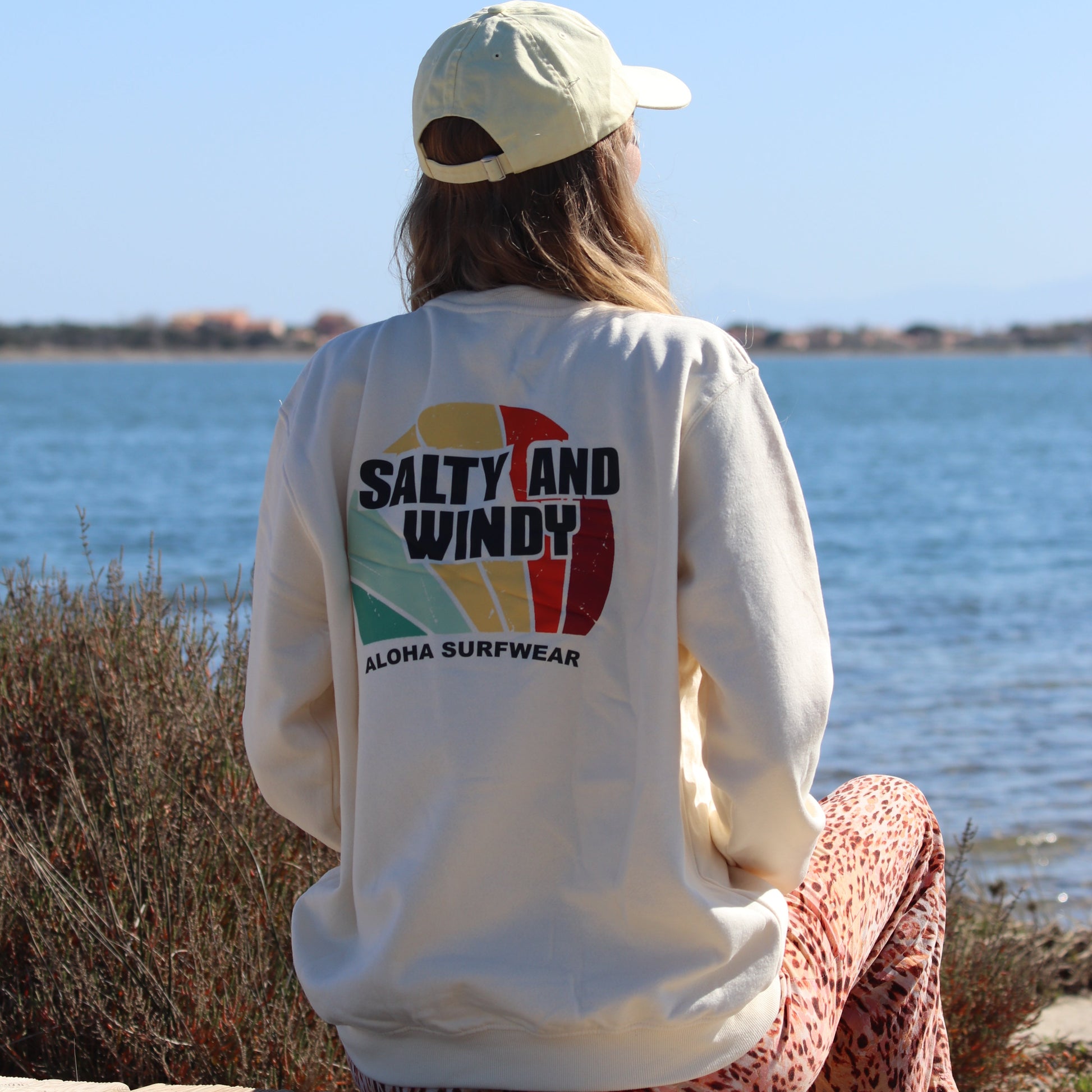 sweat beige logo salty and windy
