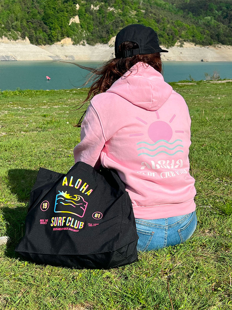 tote bag coton recyclé noir léger avec un logo rainbow coloré idéal en after session surf